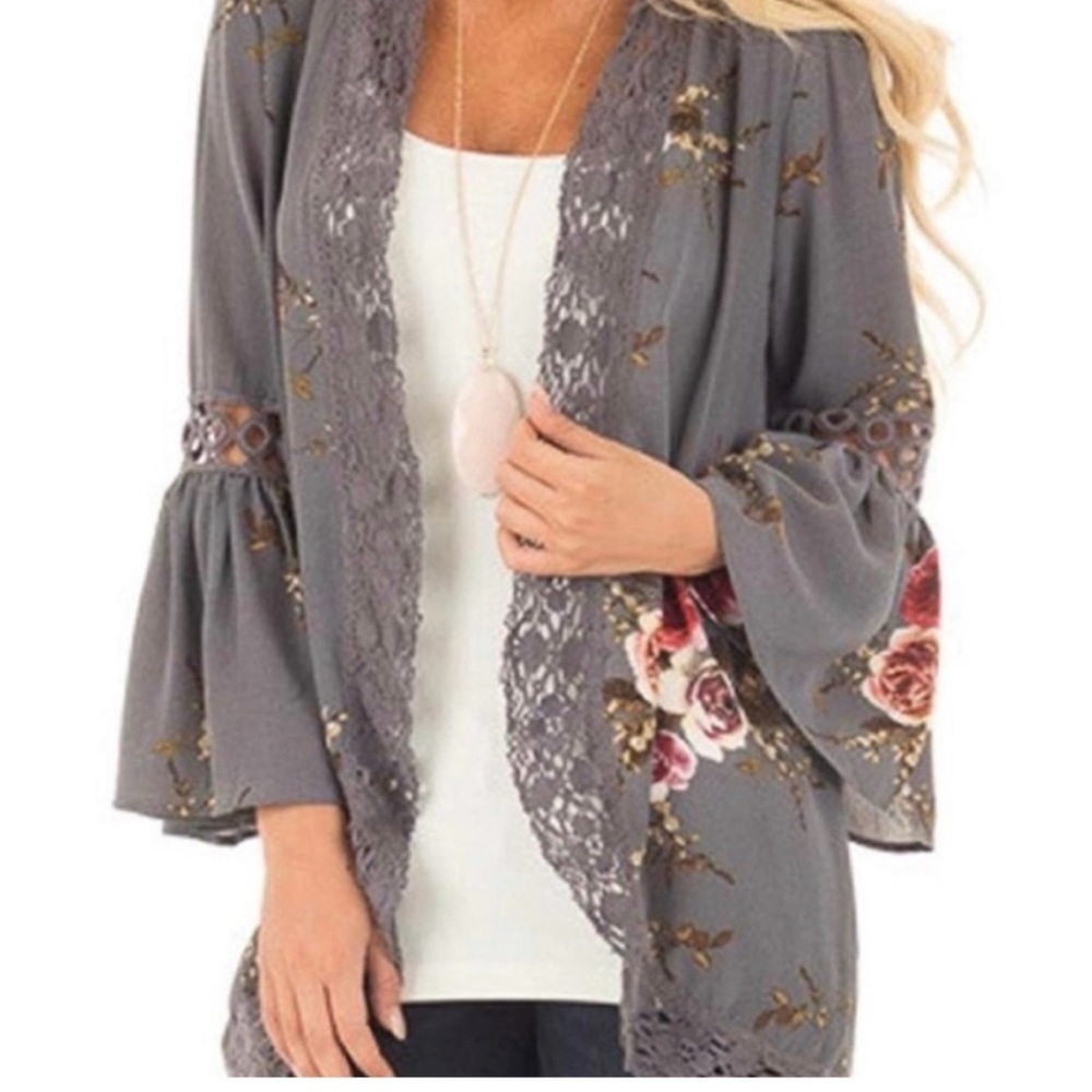 Gray Floral Kimono Style Top Size Large
